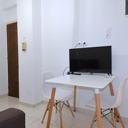 Minimal Apartment At The Foot Of The Odeon Of ... Athènes Extérieur photo