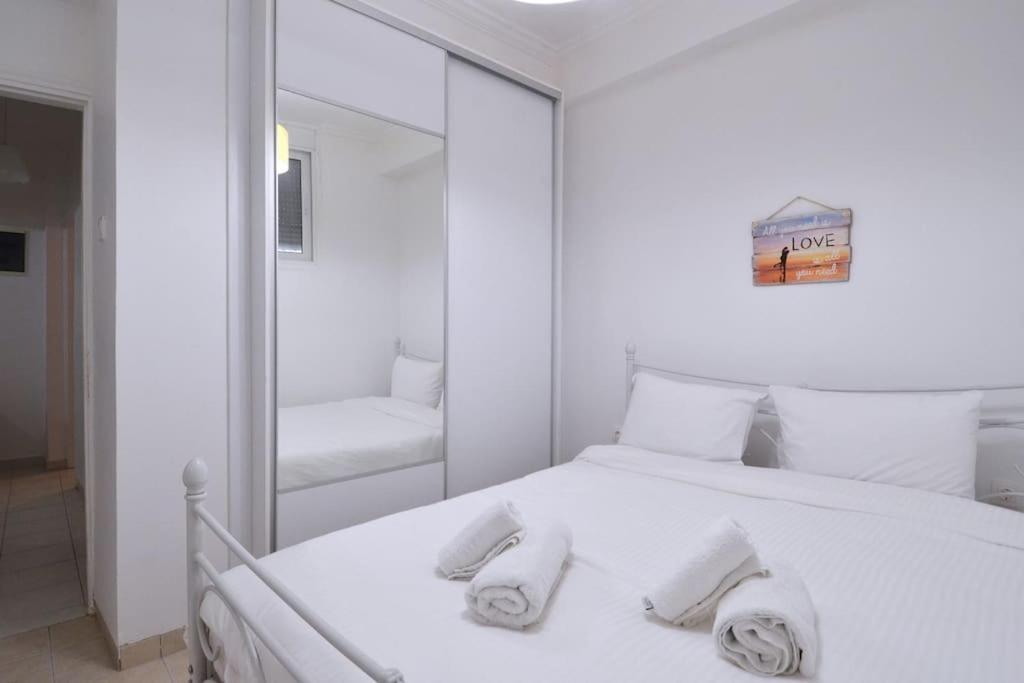 Minimal Apartment At The Foot Of The Odeon Of ... Athènes Extérieur photo
